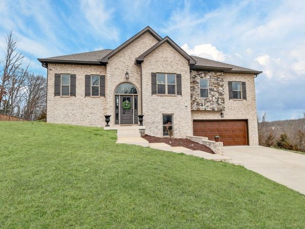 105 Brook Hollow Ct, Bon Aqua, TN 37025