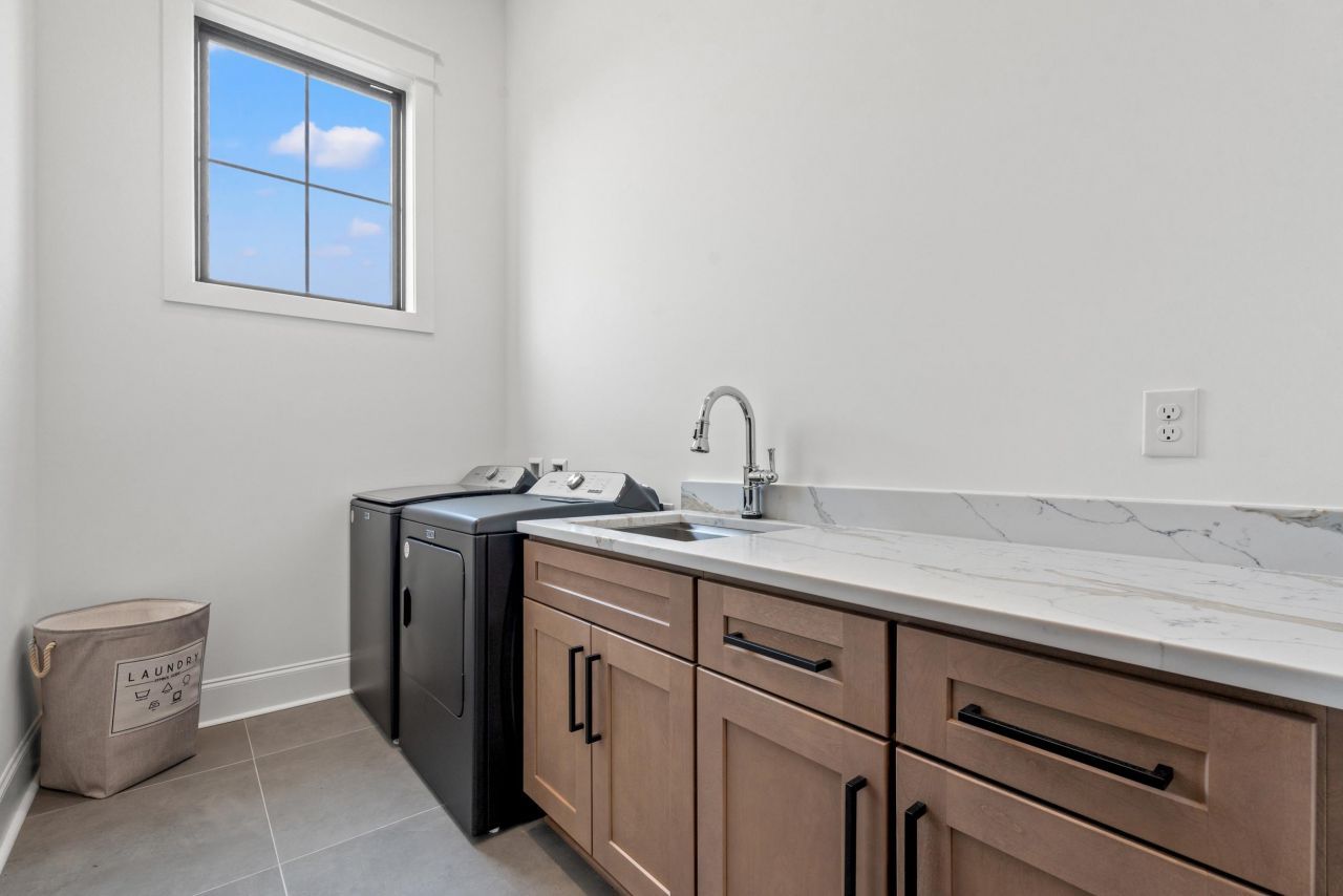 413 N Highland Way  Photo 32