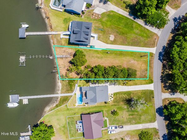 527 Chadwick Shores Drive , Sneads Ferry, NC 28460