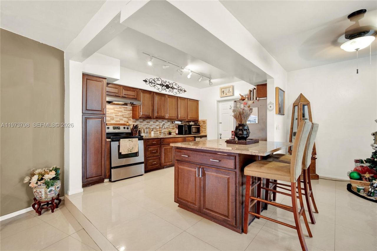 12670 NE Miami Pl , North Miami, FL 33161 Photo