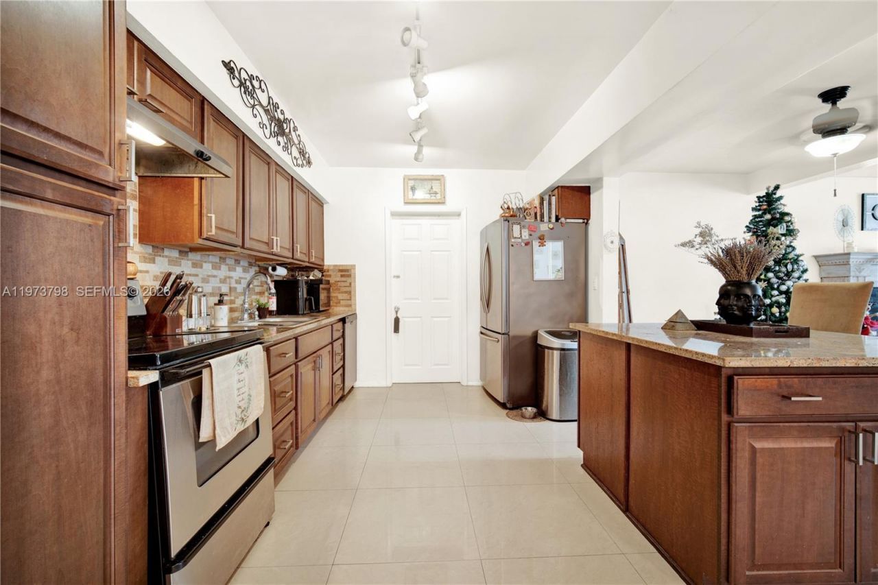 12670 NE Miami Pl , North Miami, FL 33161 Photo