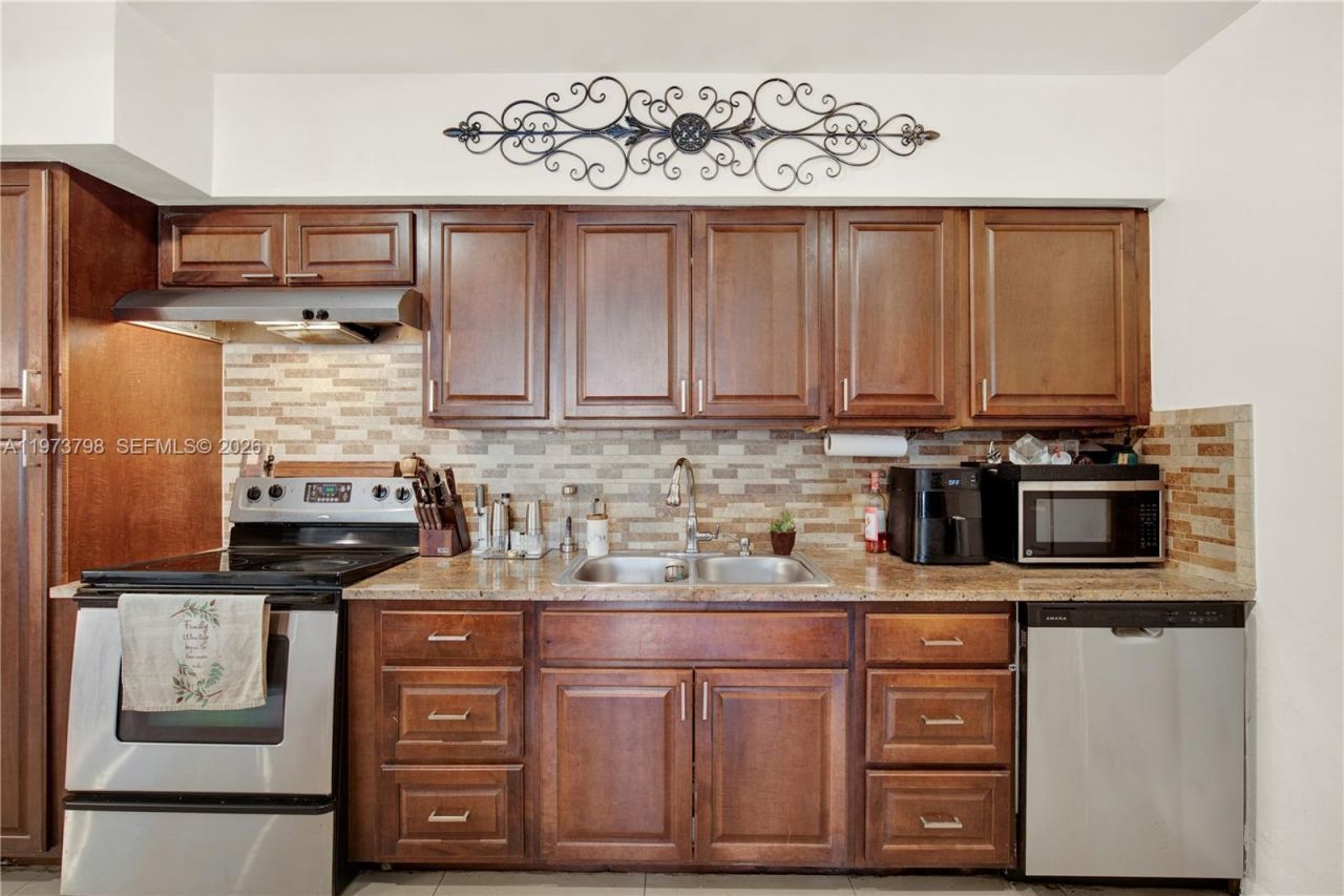 12670 NE Miami Pl , North Miami, FL 33161 Photo