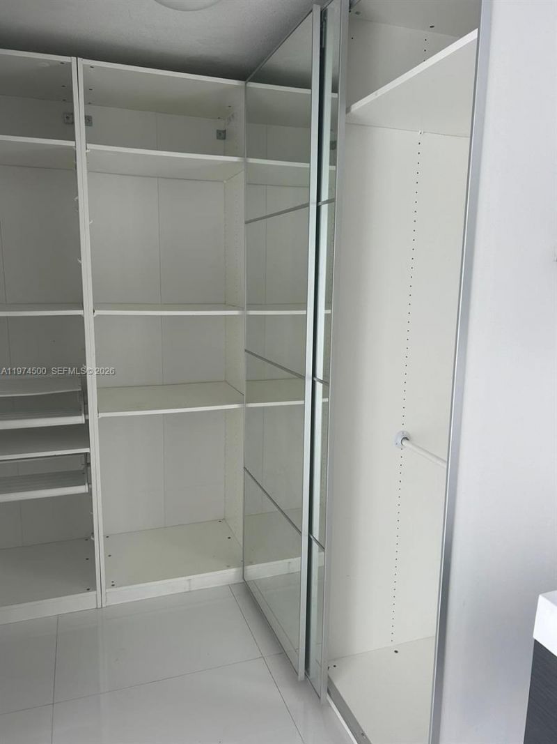 7545 E Treasure Dr, Unit 5J, North Bay Village, FL 33141 Photo