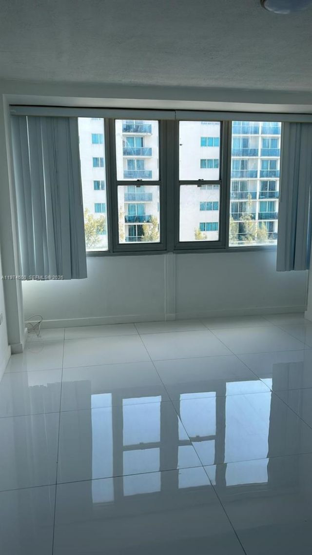 7545 E Treasure Dr, Unit 5J, North Bay Village, FL 33141 Photo