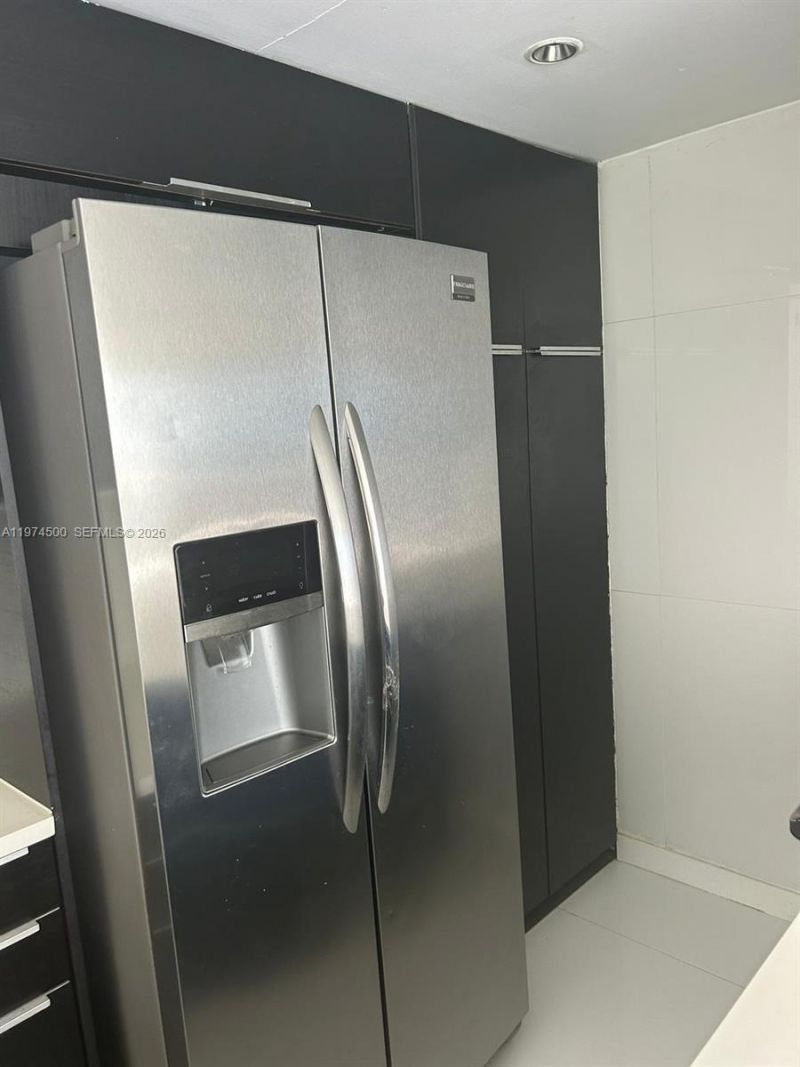 7545 E Treasure Dr, Unit 5J, North Bay Village, FL 33141 Photo