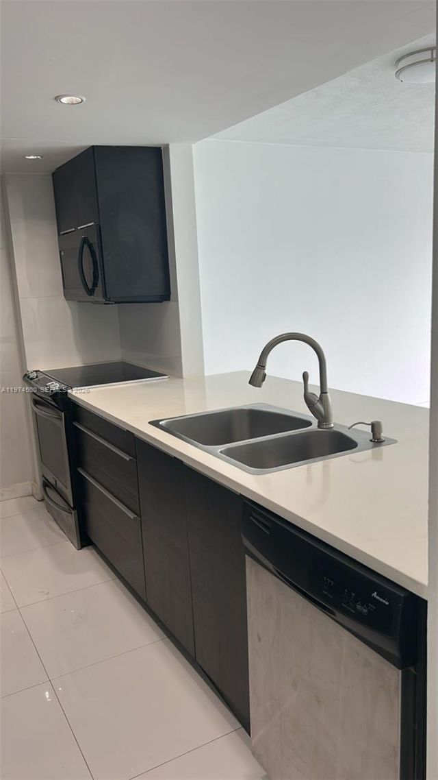7545 E Treasure Dr, Unit 5J, North Bay Village, FL 33141 Photo