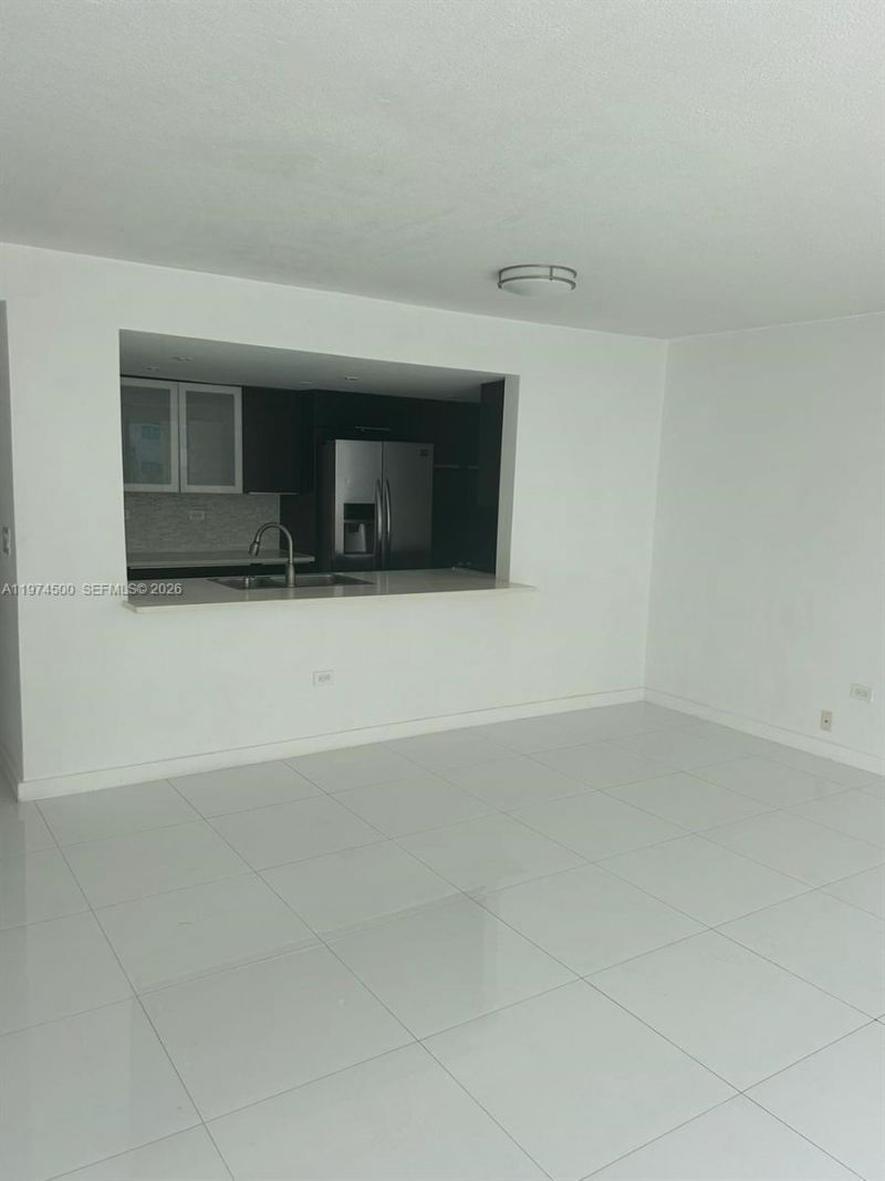 7545 E Treasure Dr, Unit 5J, North Bay Village, FL 33141 Photo