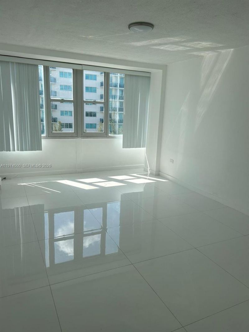 7545 E Treasure Dr, Unit 5J, North Bay Village, FL 33141 Photo