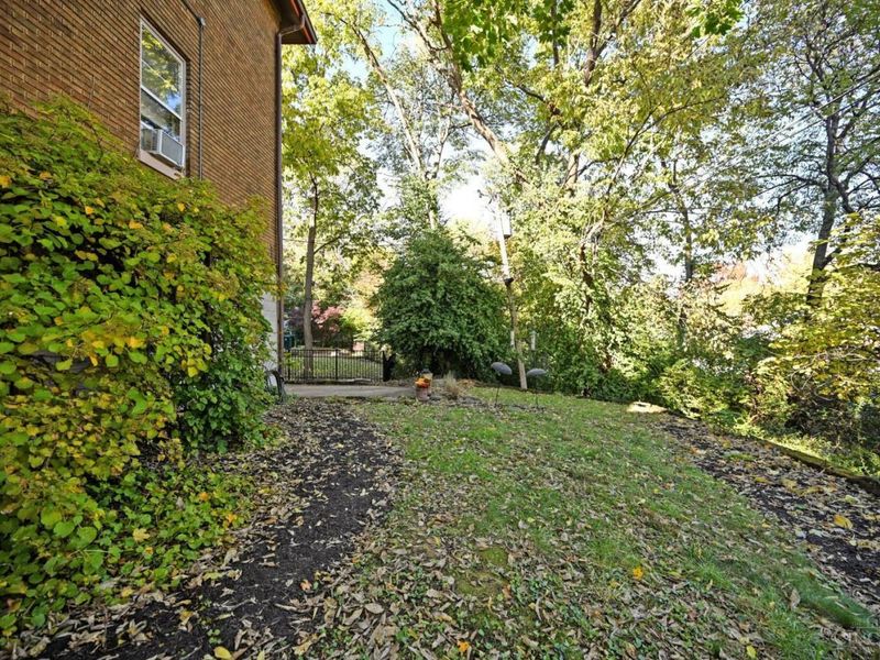 4 Burton Woods Lane, Cincinnati, OH 45229 Photo 12