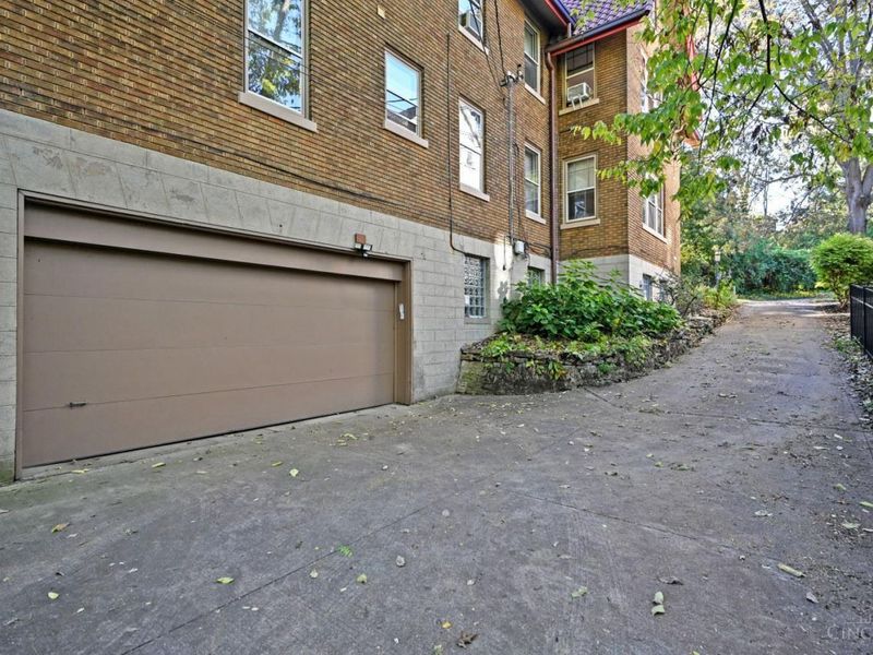 4 Burton Woods Lane, Cincinnati, OH 45229 Photo 13