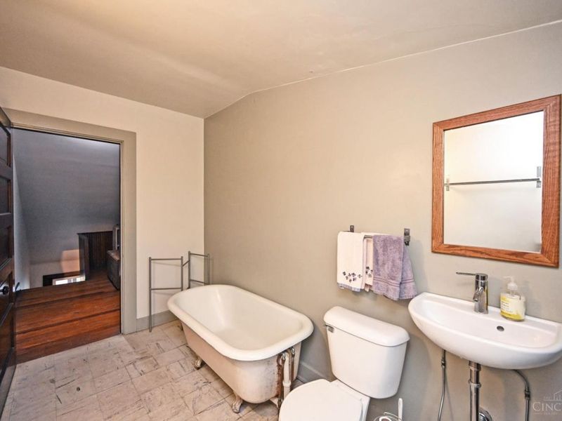 4 Burton Woods Lane, Cincinnati, OH 45229 Photo 80