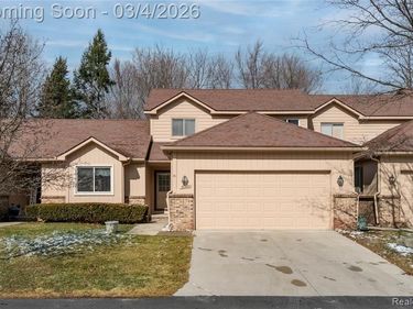 31280 Misty Pines Drive, Farmington Hills, MI 48336