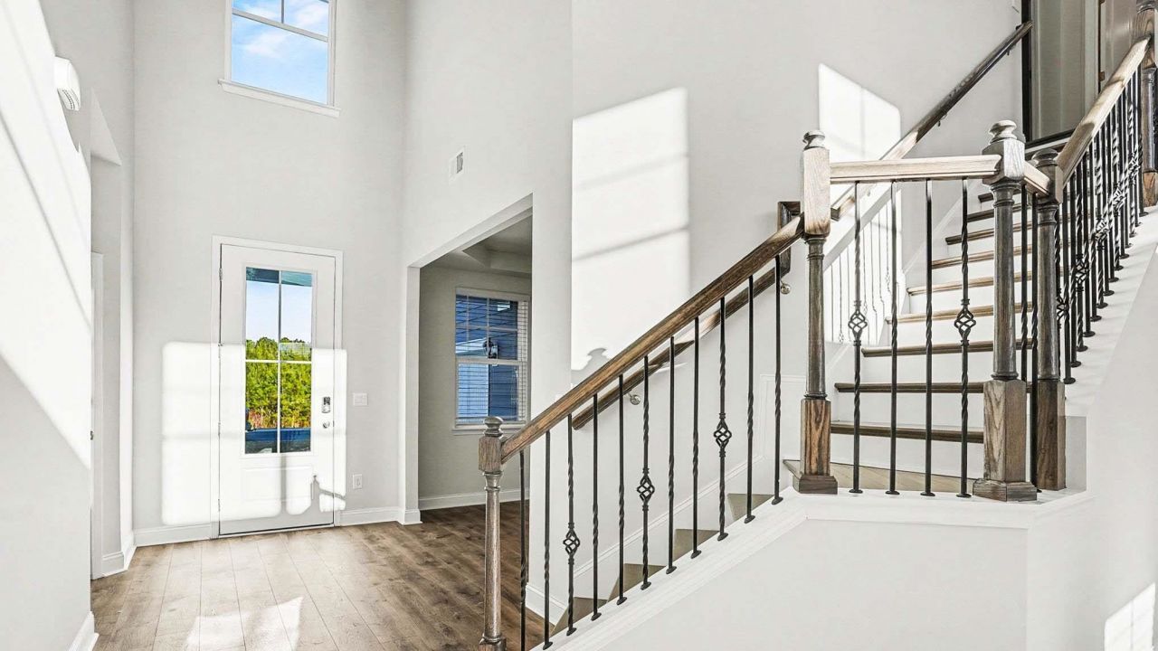 7050 Cinnamon Dr  Photo 2