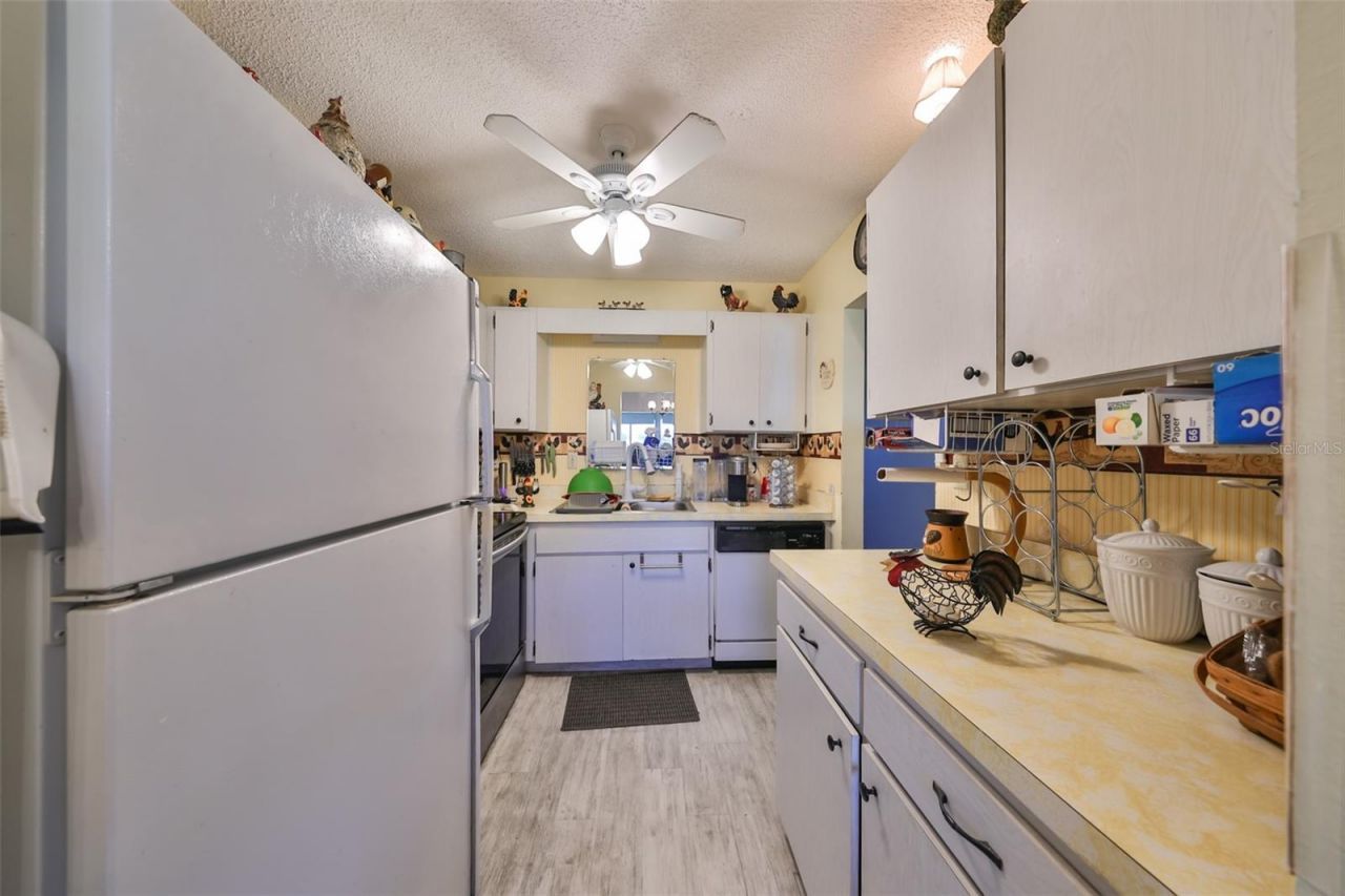 1901 Canterbury Lane , Unit 19, Sun City Center, FL 33573 Photo
