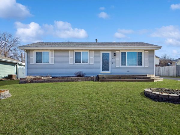 8429 Warren Drive, Des Moines, IA 50320