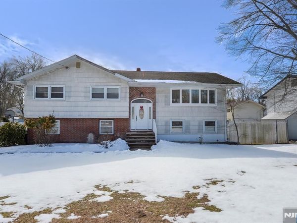 454 E Ridgewood Avenue, PARAMUS, NJ 07652