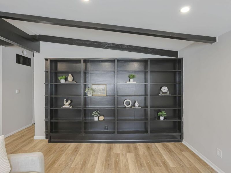 984 Sunbury Road , Columbus, OH 43219 Photo 10