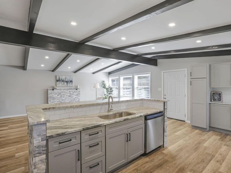 984 Sunbury Road , Columbus, OH 43219 Photo 12