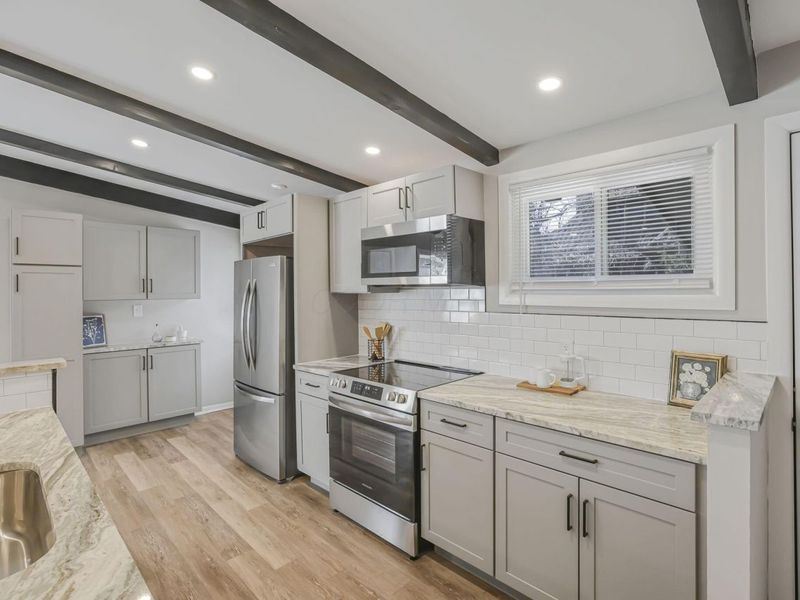 984 Sunbury Road , Columbus, OH 43219 Photo 13