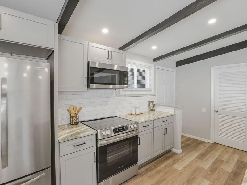 984 Sunbury Road , Columbus, OH 43219 Photo 14