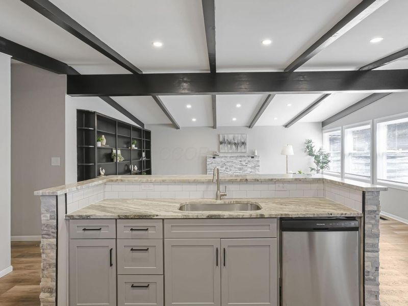 984 Sunbury Road , Columbus, OH 43219 Photo 16