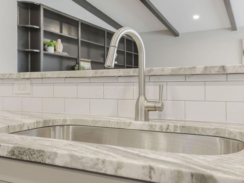 984 Sunbury Road , Columbus, OH 43219 Photo 18