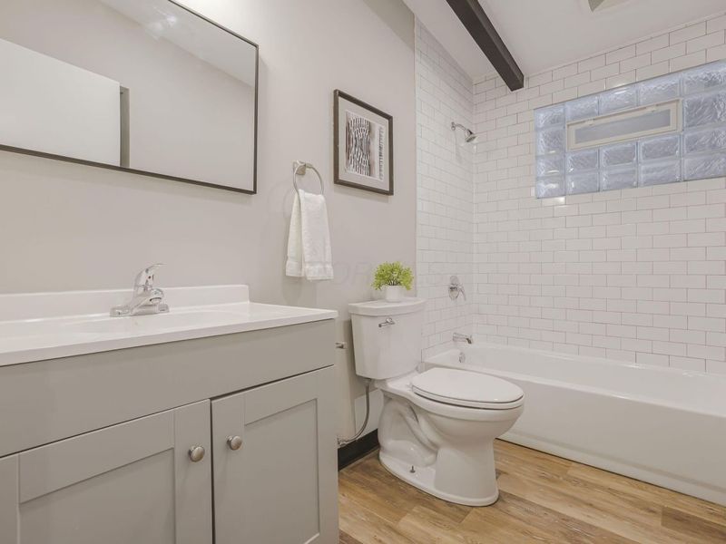 984 Sunbury Road , Columbus, OH 43219 Photo 26