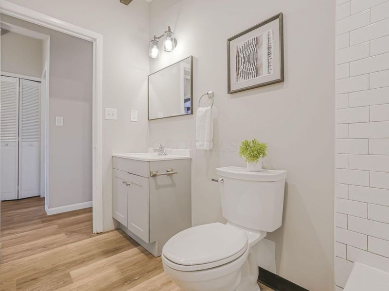 984 Sunbury Road , Columbus, OH 43219 Photo 27