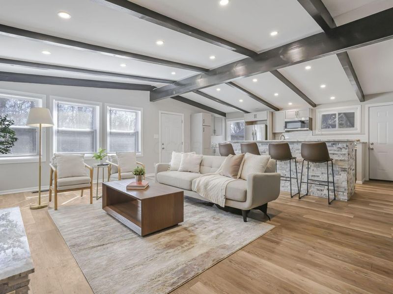 984 Sunbury Road , Columbus, OH 43219 Photo 8