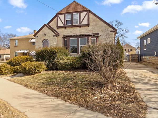 3620 S Howell AVENUE, Milwaukee, WI 53207