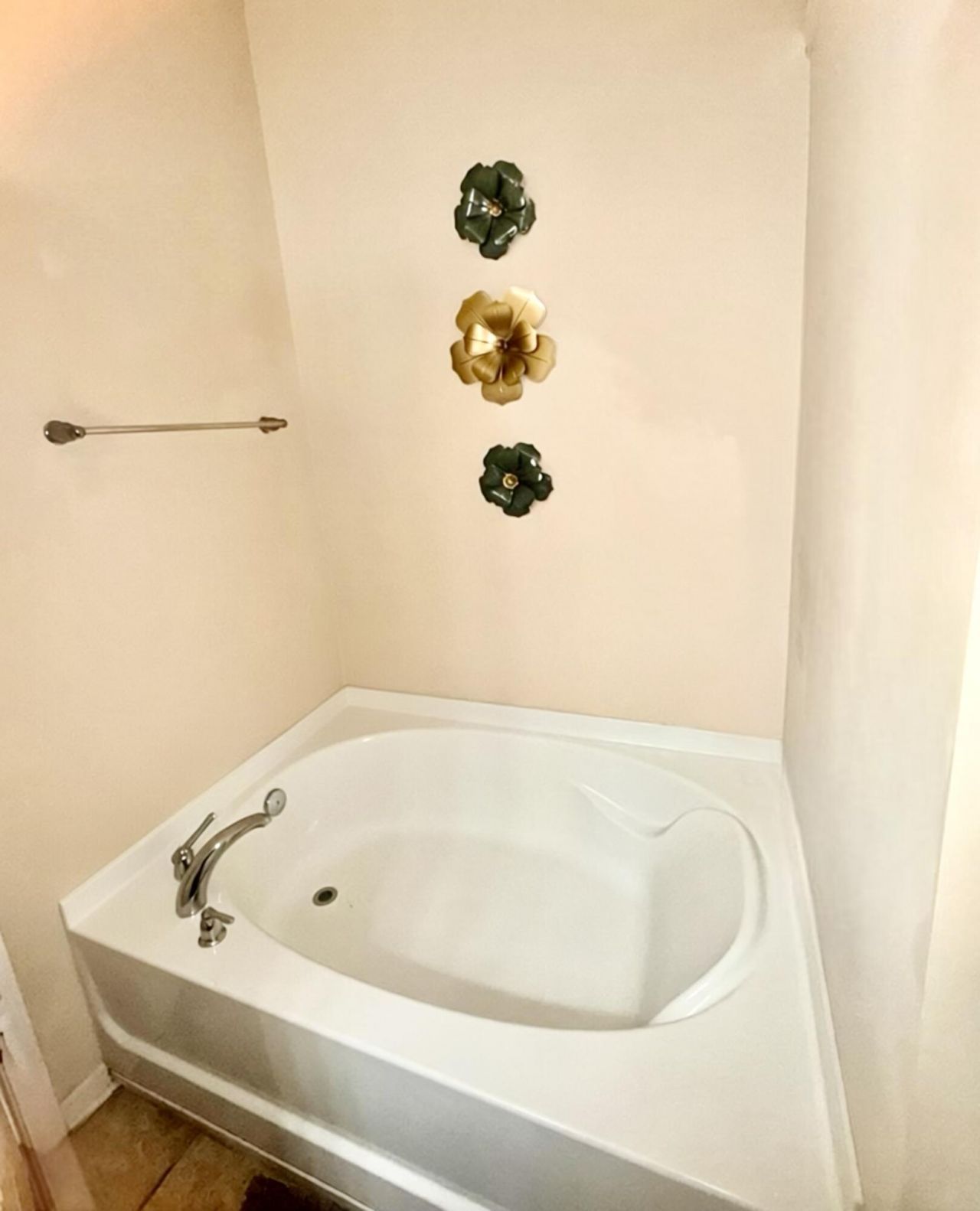 2490 Stadium Drive Photo 8