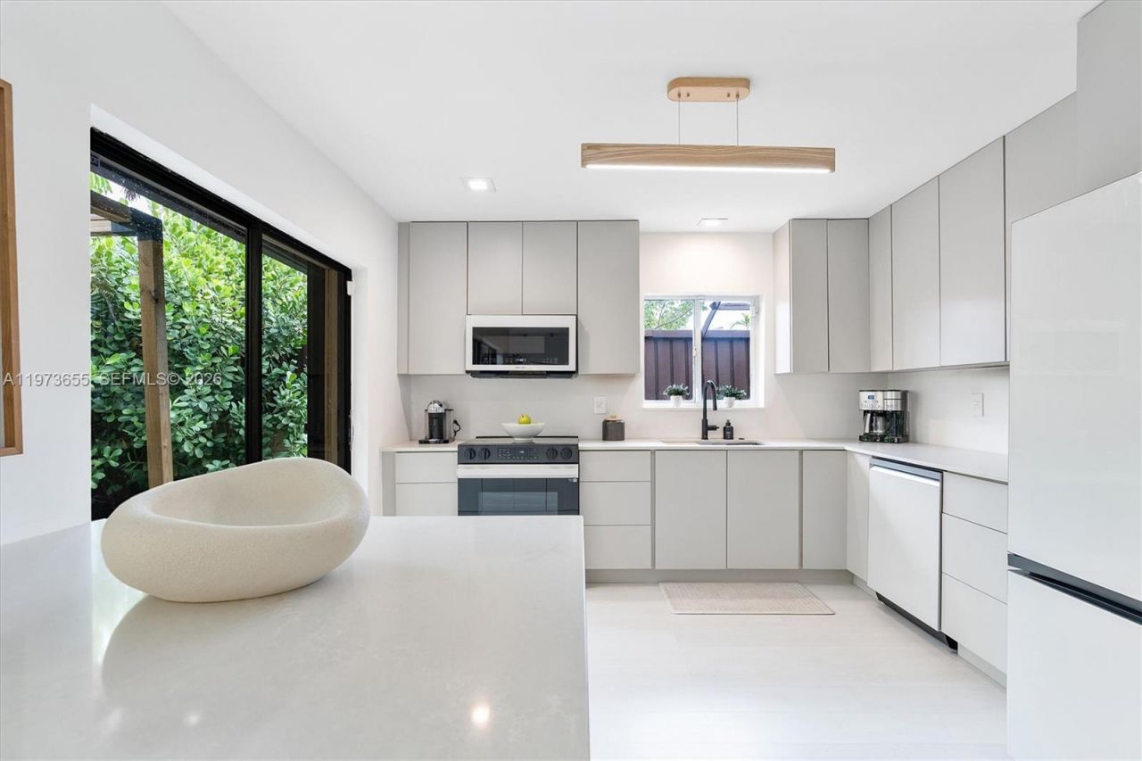 20345 NE 10th Ct , Miami, FL 33179 Photo