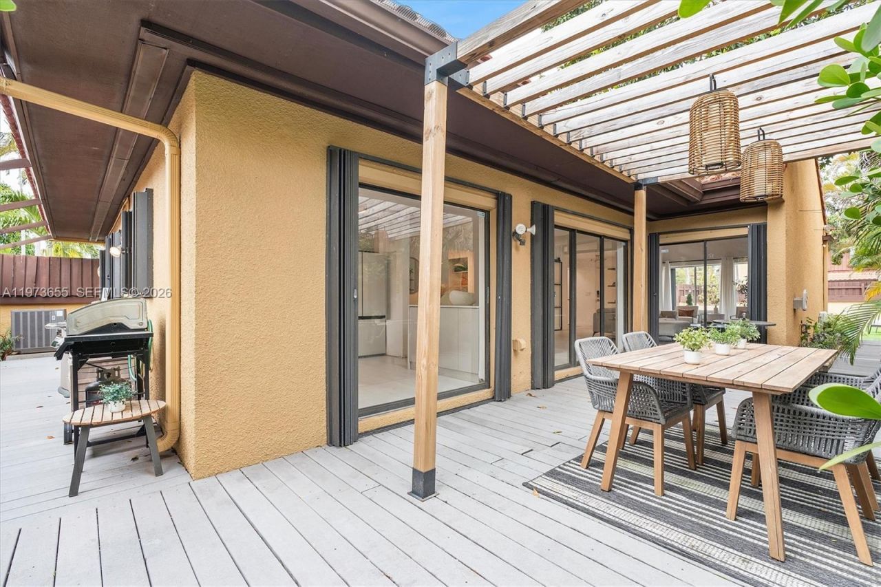 20345 NE 10th Ct , Miami, FL 33179 Photo