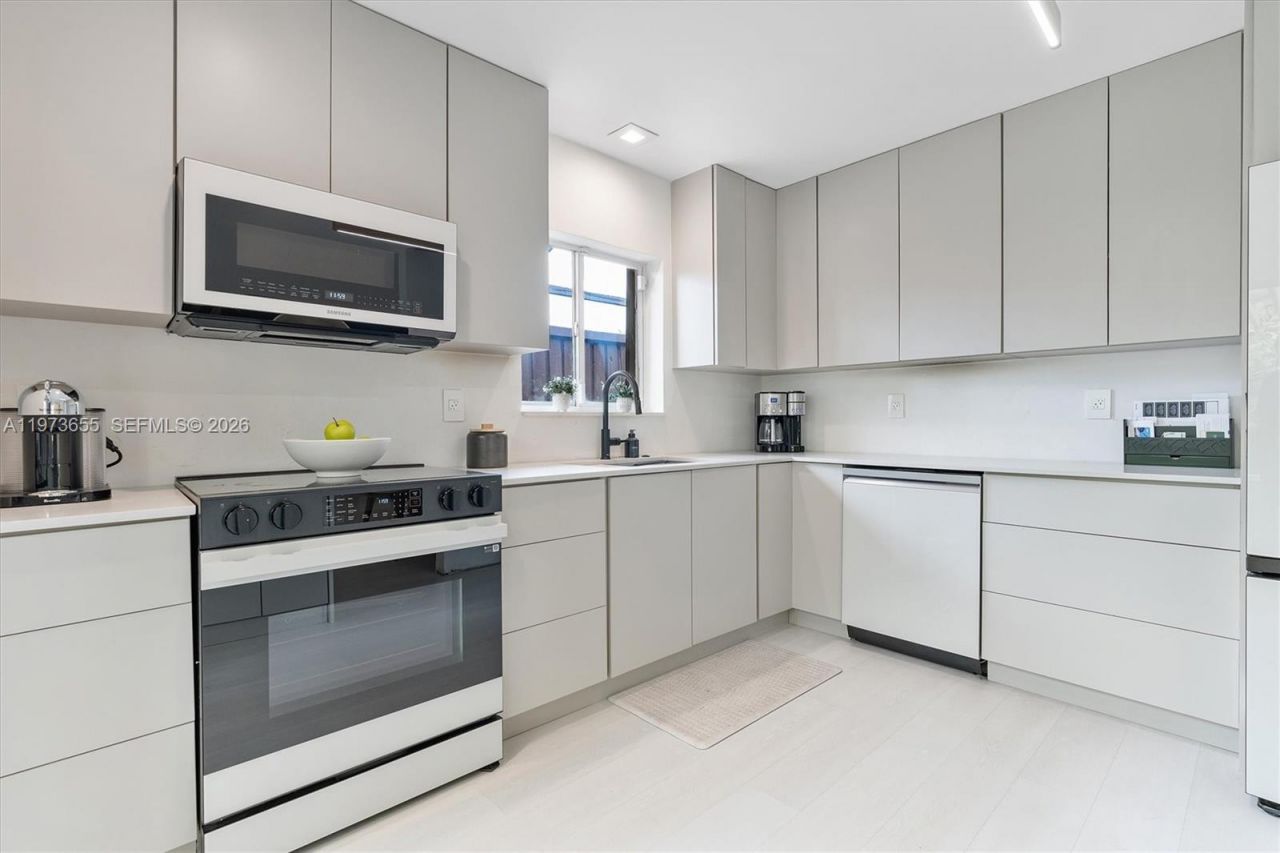 20345 NE 10th Ct , Miami, FL 33179 Photo