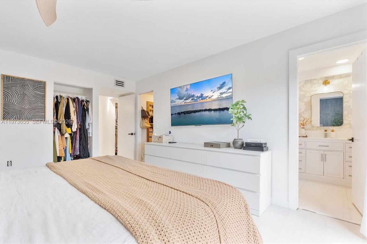 20345 NE 10th Ct , Miami, FL 33179 Photo