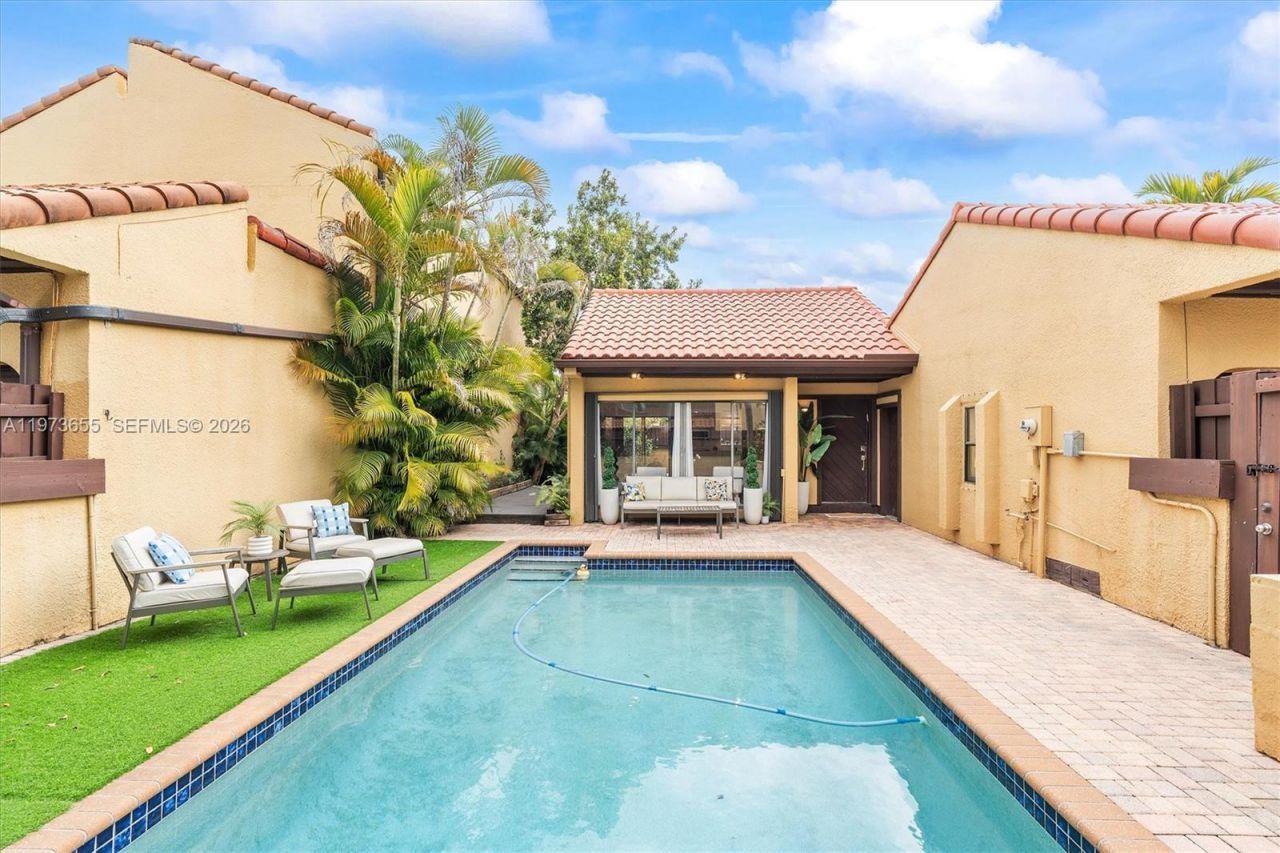 20345 NE 10th Ct , Miami, FL 33179 Photo