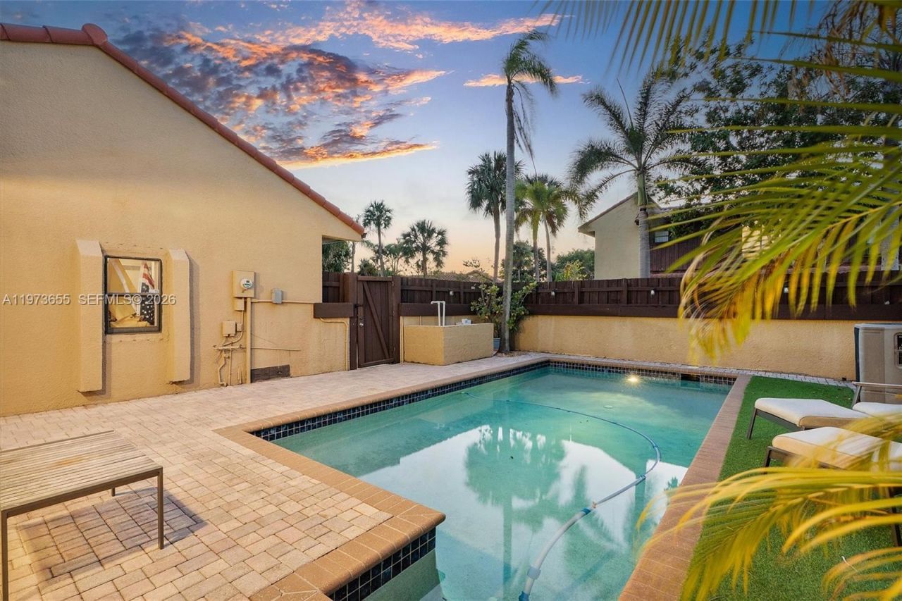 20345 NE 10th Ct , Miami, FL 33179 Photo