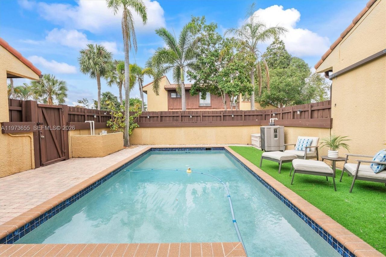 20345 NE 10th Ct , Miami, FL 33179 Photo