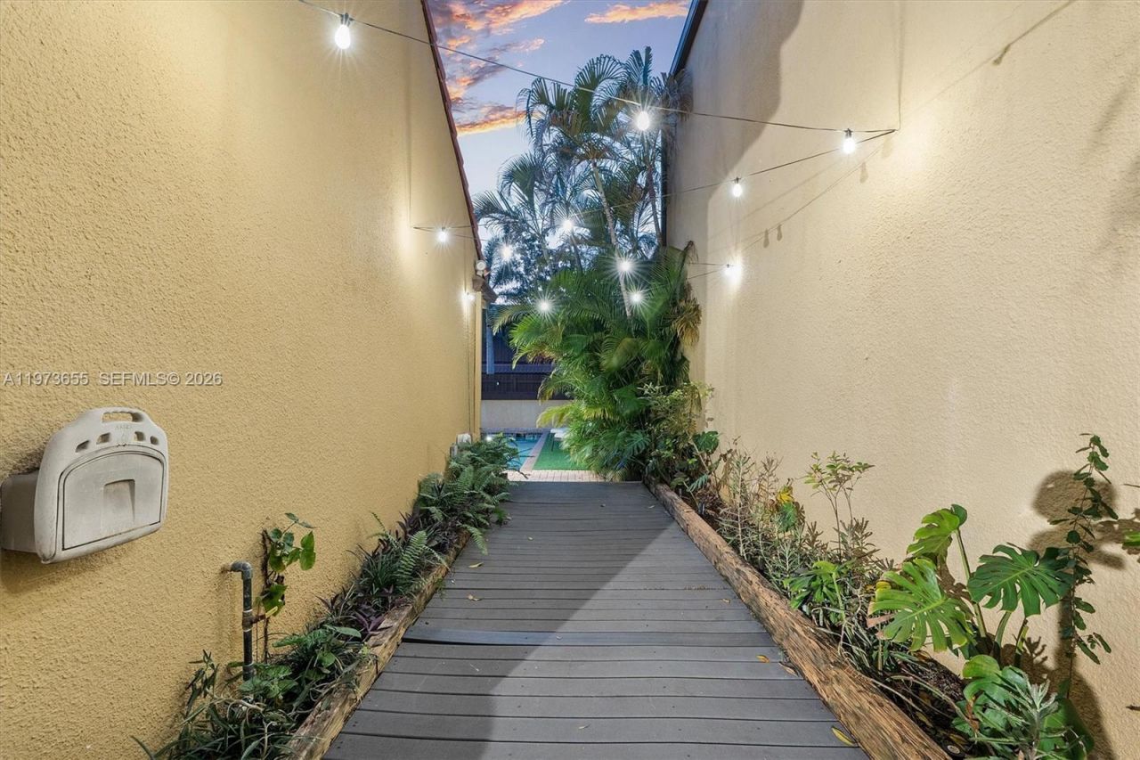 20345 NE 10th Ct , Miami, FL 33179 Photo