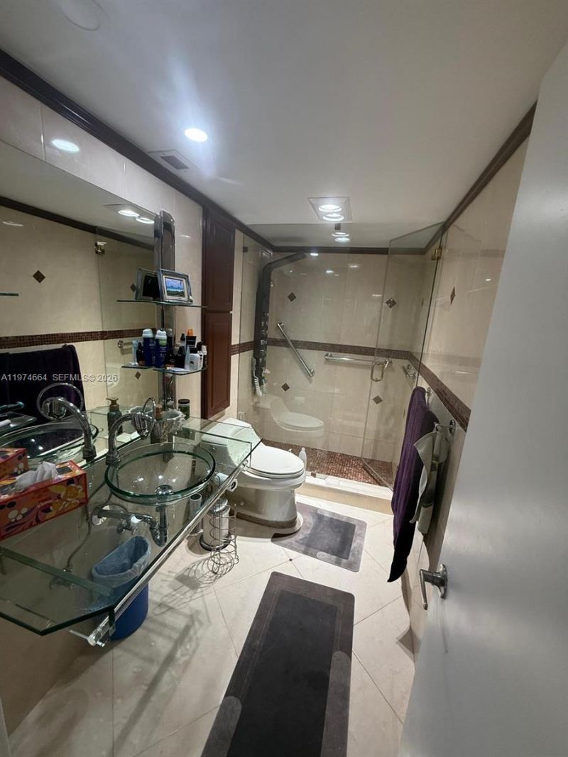 300 Bayview Dr, Unit 2106, Sunny Isles Beach, FL 33160 Photo