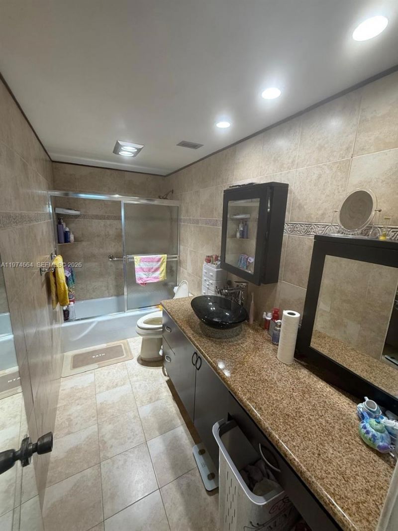 300 Bayview Dr, Unit 2106, Sunny Isles Beach, FL 33160 Photo