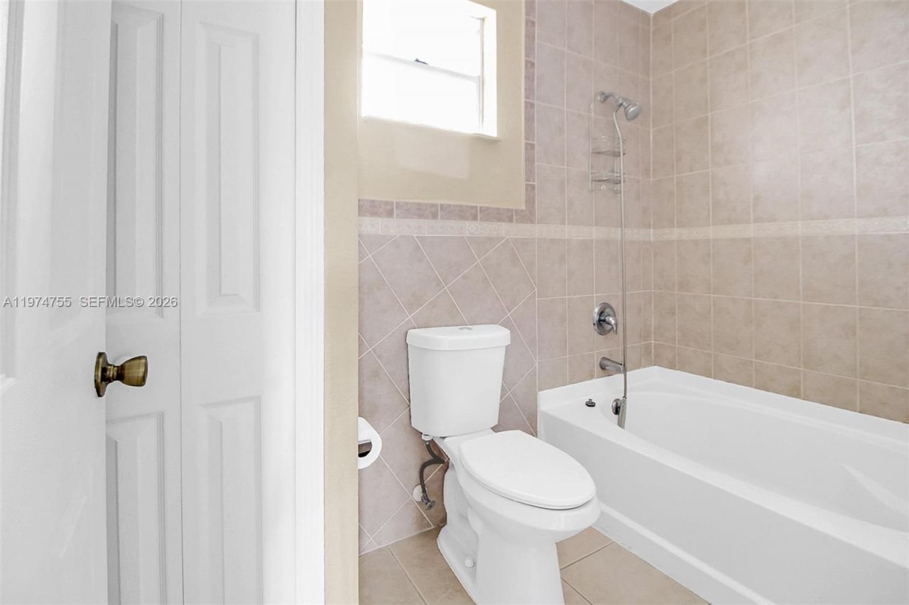 3920 SW 89th Ct , Unit B, Miami, FL 33165 Photo