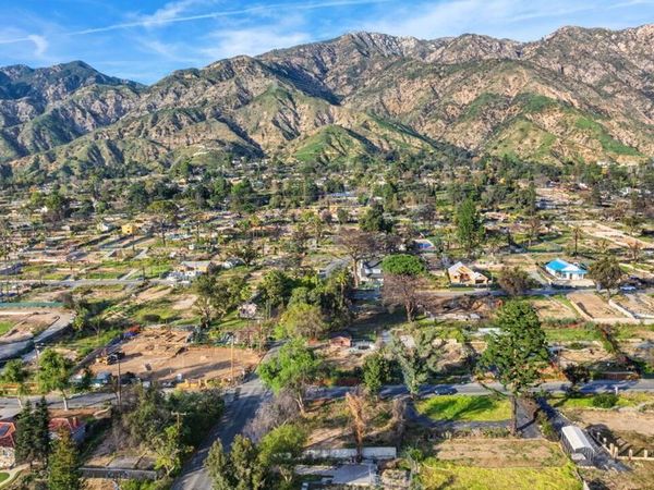 516 E Las Flores Drive, Altadena, CA 91001