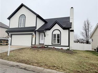 12602 Fountain Lake Drive, Grandview, MO 64030