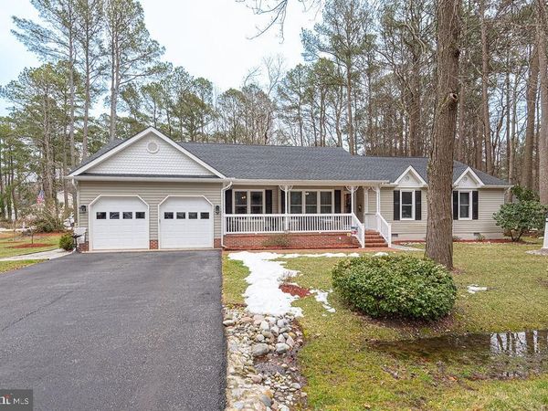 24 FAIRWAY LANE, OCEAN PINES, MD 21811