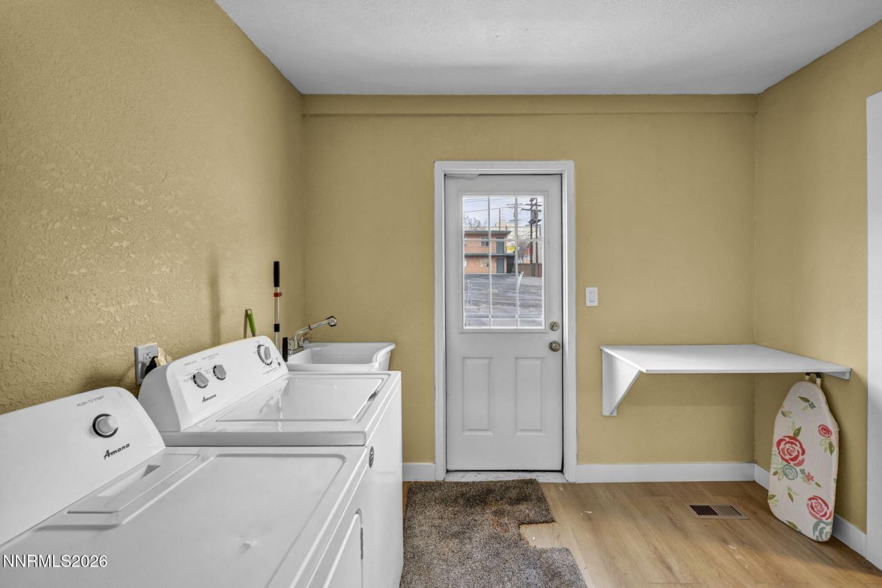 33 W 8th Street, Reno, NV 89503 Photo