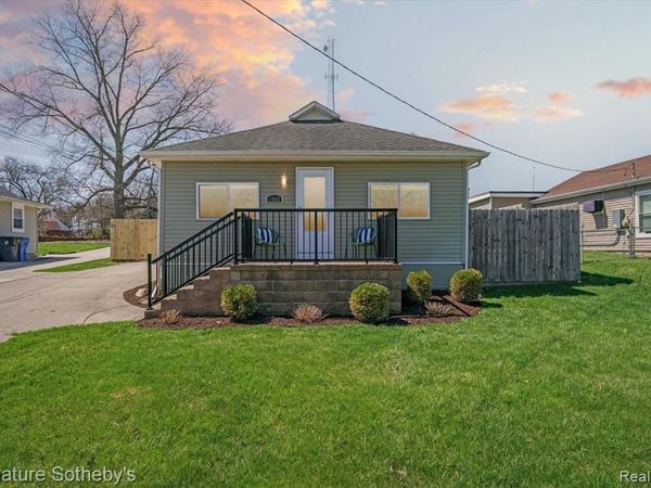 1068 Sunrise Park Street, Genoa Twp, MI 48843