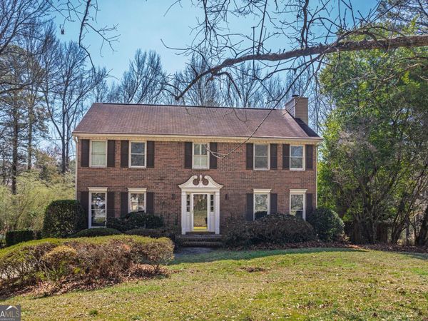 1627 Red Fox Run SW, Lilburn, GA 30047