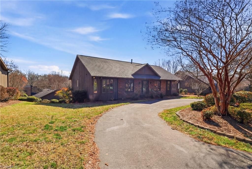 270 Ridgehaven Drive, Winston-Salem, NC 27104 Main Photo