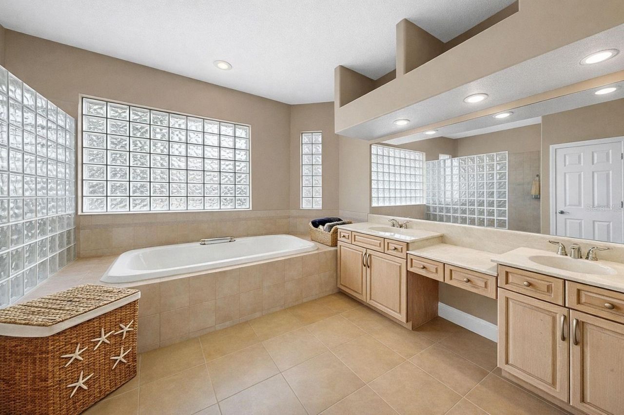 960 Symphony Isles Boulevard, Apollo Beach, FL 33572 Photo